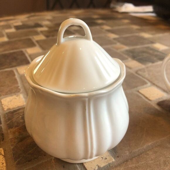 White Ceramic Creamer and Sugar Set Verdici Design - Picture 6 of 8